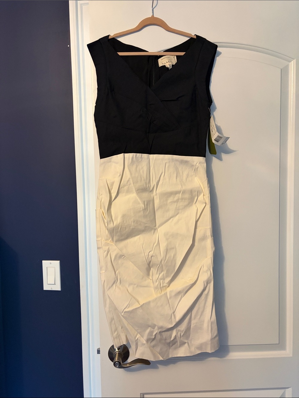 Nicole Miller Artelier Two-Tone Black and Cream Sleeveless Dress - Picture 2 of 5